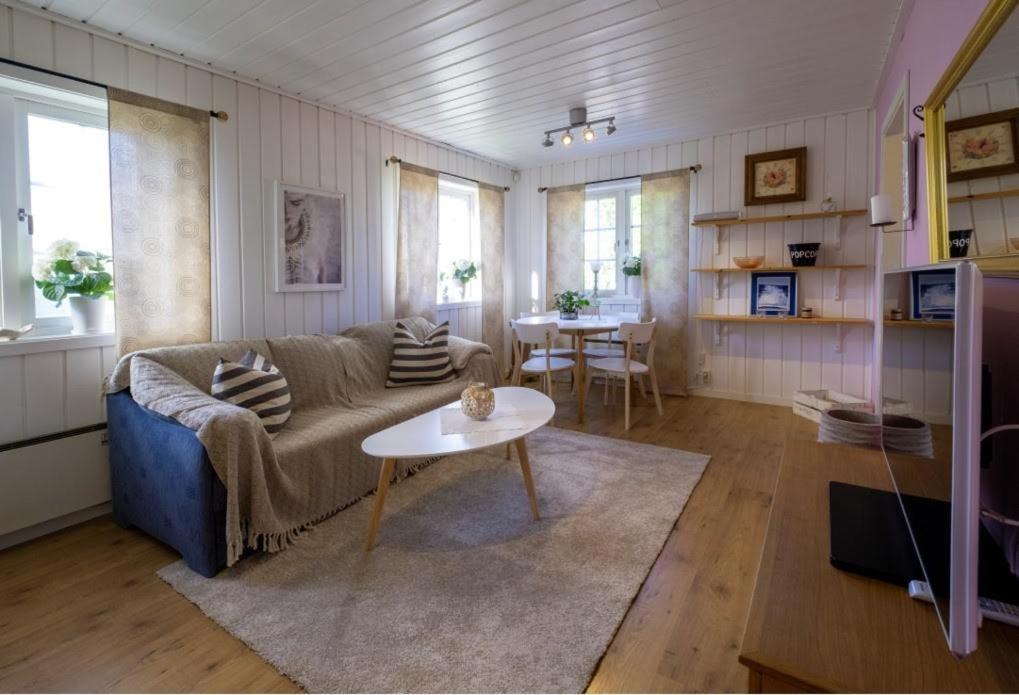 Lilla Groena Huset Pa Garden Harnosand Exterior photo