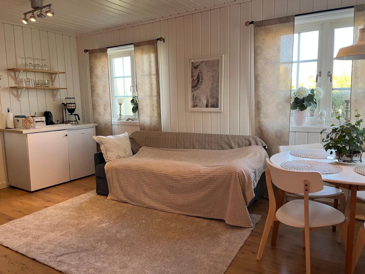 Lilla Groena Huset Pa Garden Harnosand Exterior photo
